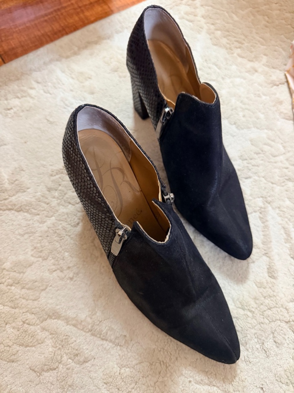 Women's Black Pointed Toe Zip-Heel Booties Size 7